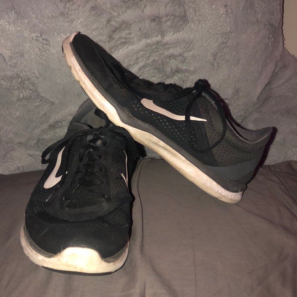 Nike Tennis Shoes